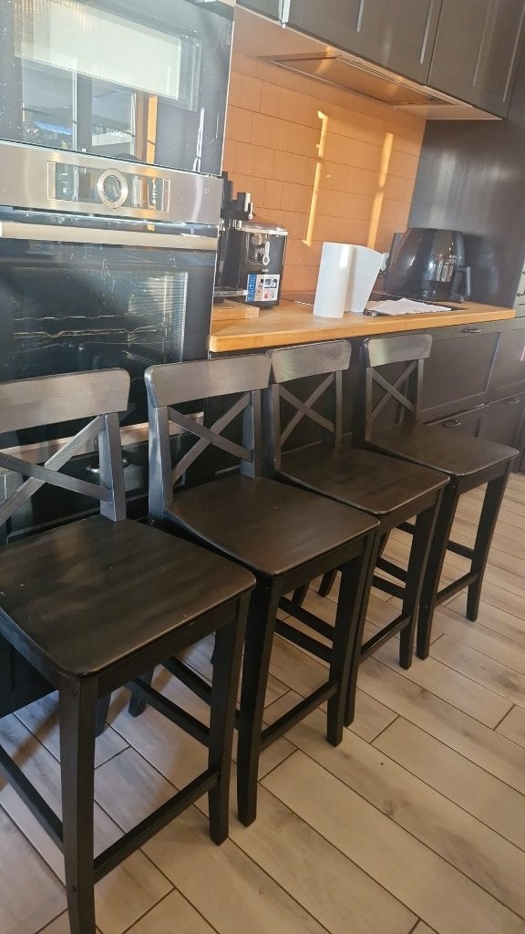 4 zwarte houten barkrukken Ikea Rosentorp, Huis en Inrichting, Barkrukken, Ophalen, Gebruikt, Met voetsteun, 60 tot 90 cm