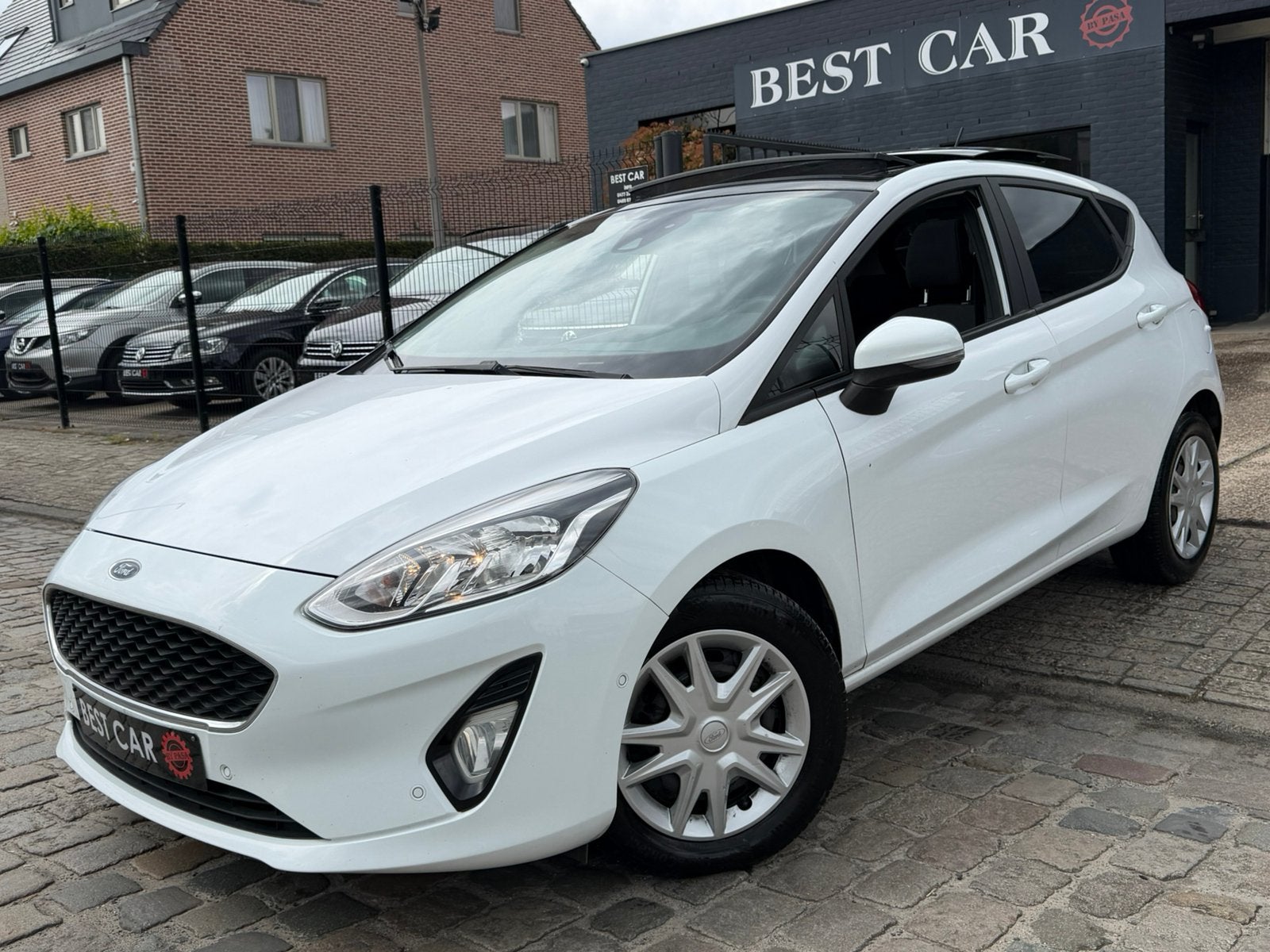 Ford Fiesta 1.5TDCi * PanoDak, Auto's, https://public.car-pass.be/vhr/c788a636-34e0-411d-b558-433a820a0da3, 4 cilinders, Wit, Bedrijf
