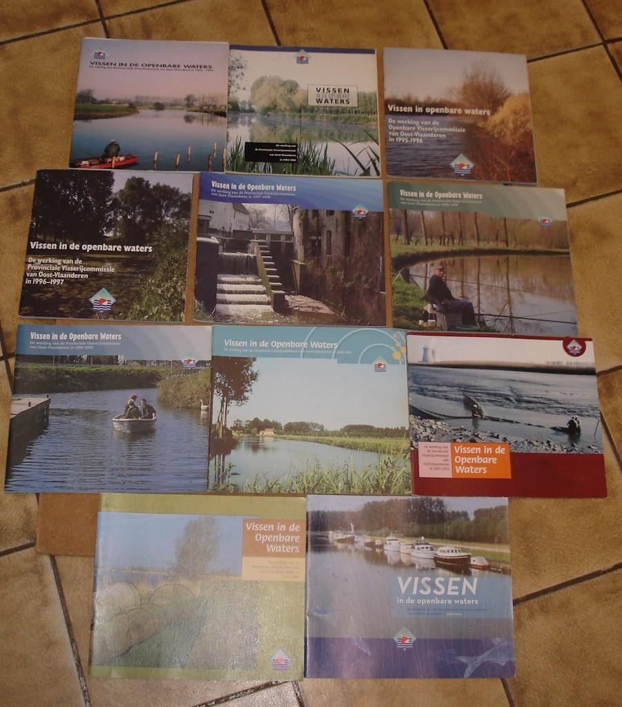 11 oudere boekjes over :  Vissen in openbare waters, Watersport en Boten, Hengelsport | Algemeen, Ophalen, Gebruikt, Boek of Tijdschrift