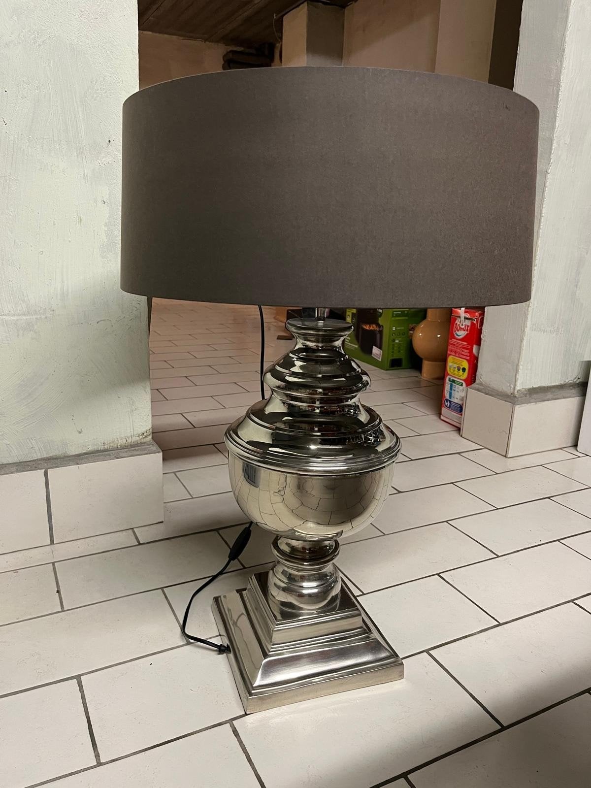 2 lampen met bruine kap, Enlèvement