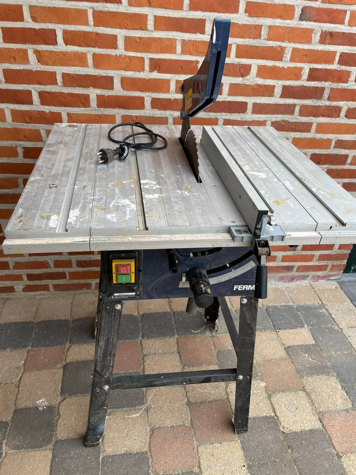 Zaagtafel (Ferm) en afkortzaag (Powerplus) te koop, Ophalen, Gebruikt, Afkortzaag