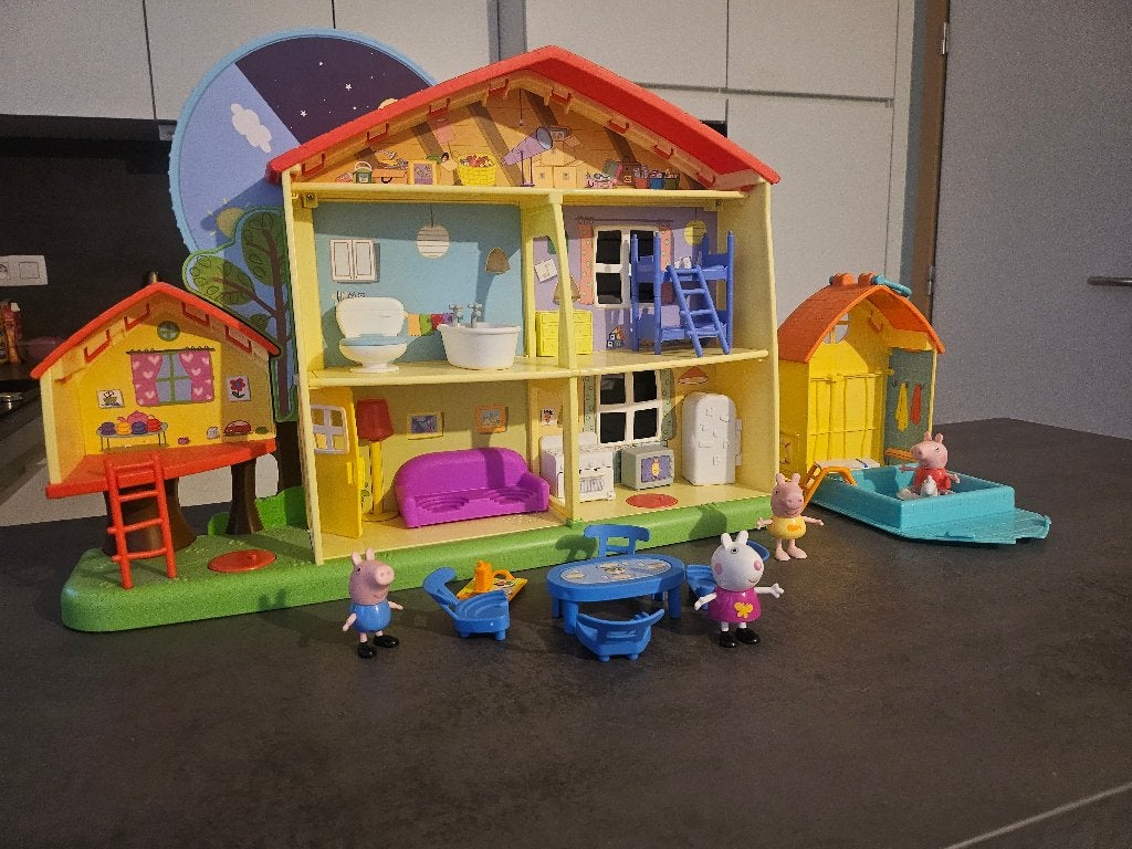 Peppa pig huis + zwembad, Kinderen en Baby's, Speelgoed | Poppenhuizen, Ophalen, Gebruikt, Poppenhuis