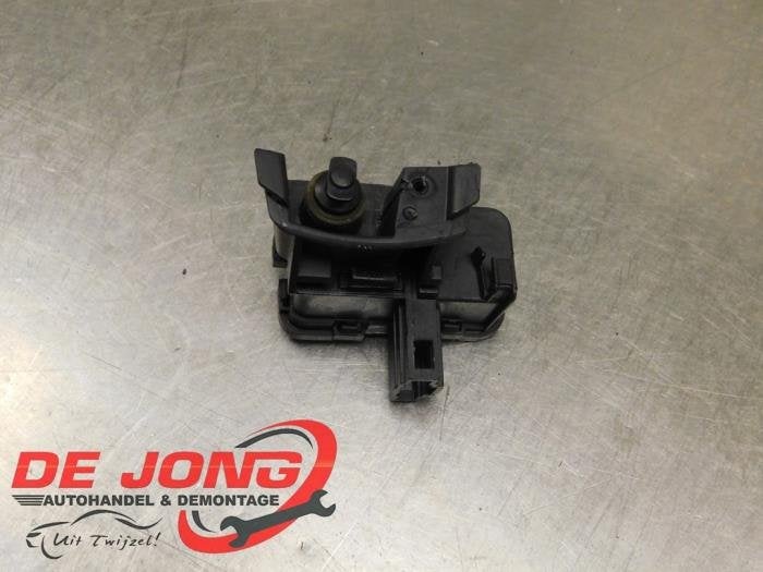 Moteur de verrouillage clapet réservoir d'un Skoda Fabia, -, 3 mois de garantie, Utilisé, Skoda