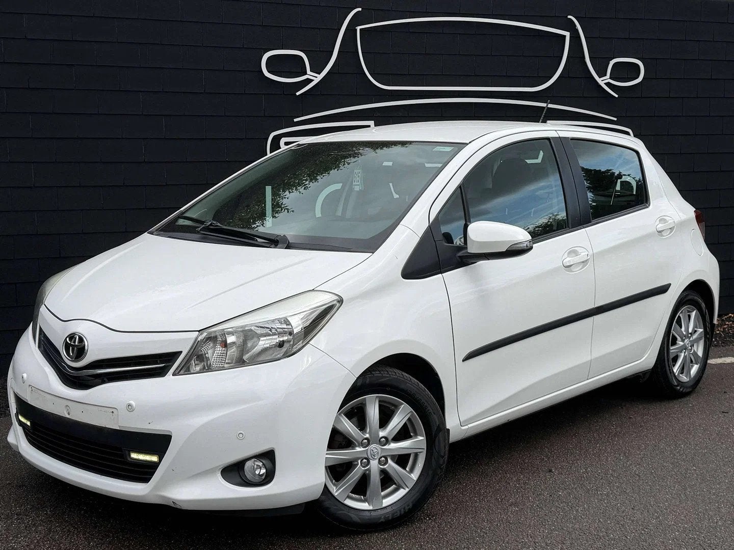 Toyota Yaris 1.33i VVT-i+NAVI+AIRCO+CAMERA+JANTES+CARNET+EU, Autos, Euro 5, Achat, Entreprise, Capteur de stationnement