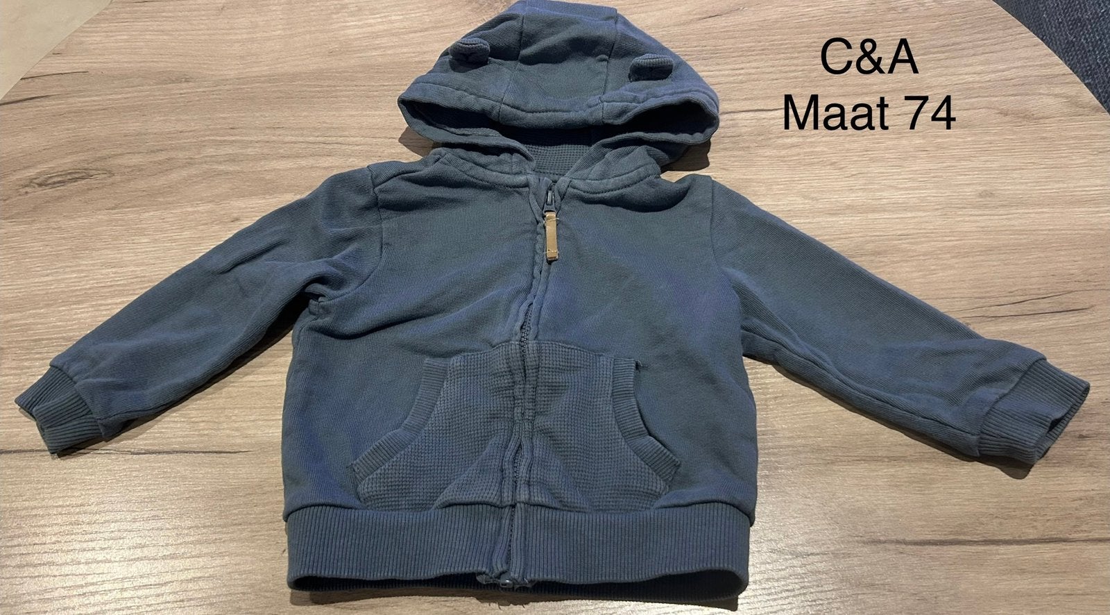 Hoodie met rits (C&A, maat 74), Enlèvement ou Envoi, Comme neuf, Pull ou Veste