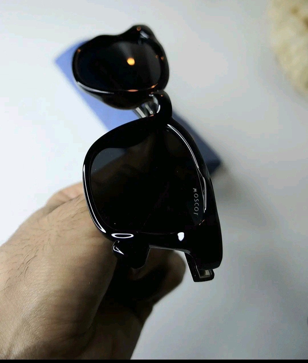 Moscot, Enlèvement