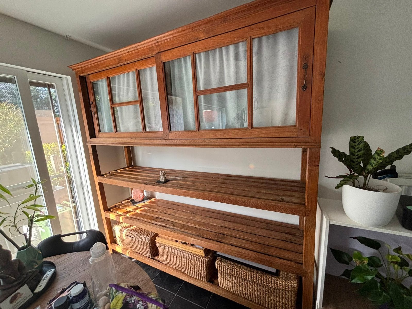 Houten zeer kwalitatieve vitrine kast, Enlèvement