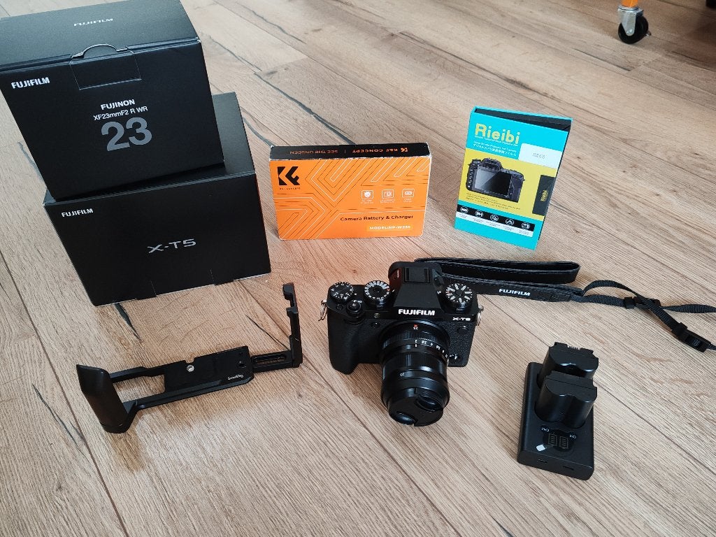 Fujifilm X-T5 met 23 mm, oplader, batterijen, handgreep, Ophalen, Zo goed als nieuw, Fujifilm, 40 megapixels