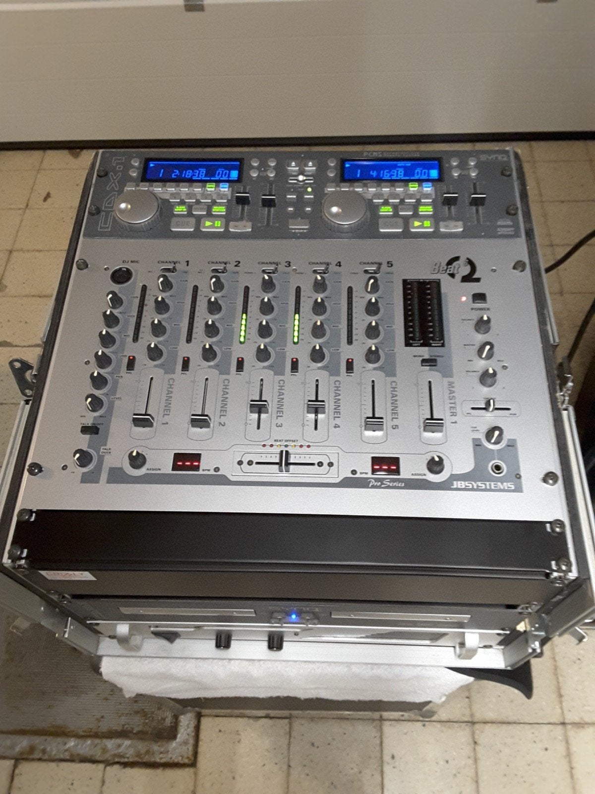 Complete Dj-set met boxen / discobar / muziekinstallatie /, Enlèvement, Comme neuf