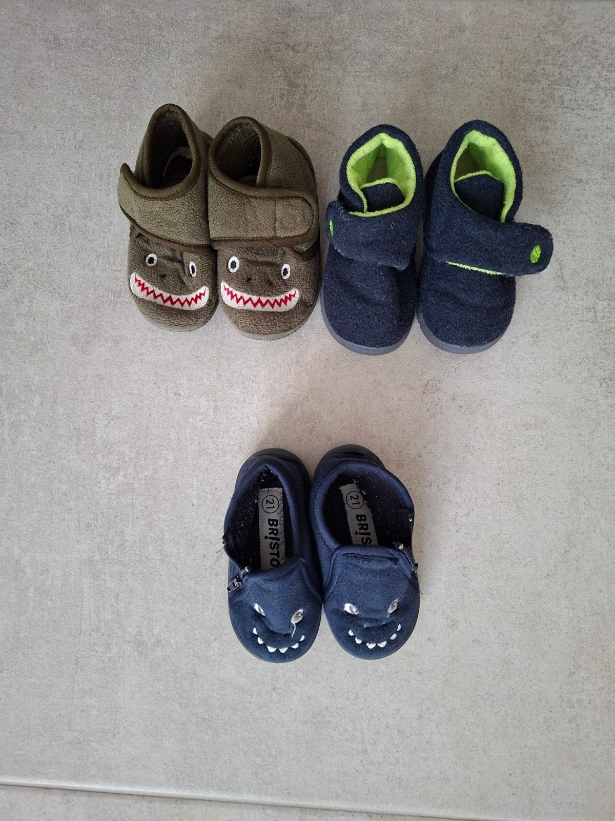 Pantoffels - maat 21 en 22, Kinderen en Baby's, Babykleding | Schoentjes en Sokjes, Ophalen