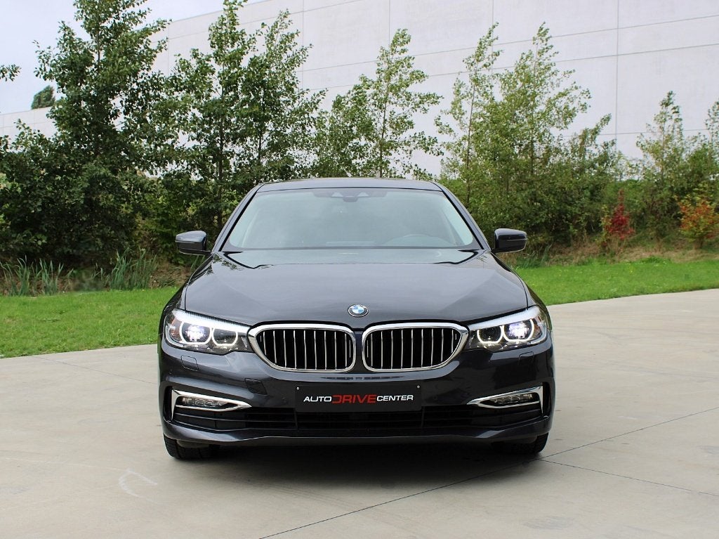 ✅ BMW 530e G30 * Harman/Kardon * Camera * Sfeerverlichting, Auto's, Automaat, Achterwielaandrijving, 4 cilinders, Zwart