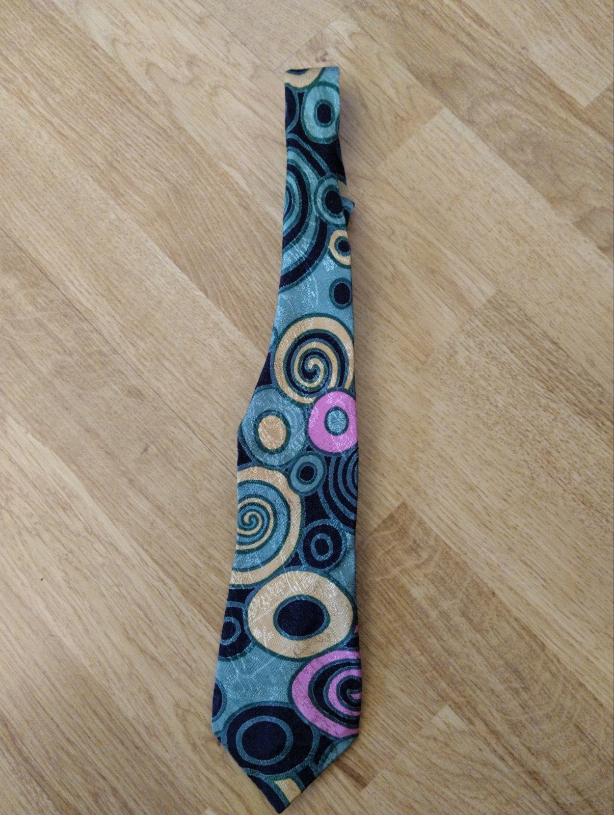cravate moderne pour homme à motif rond, Envoi