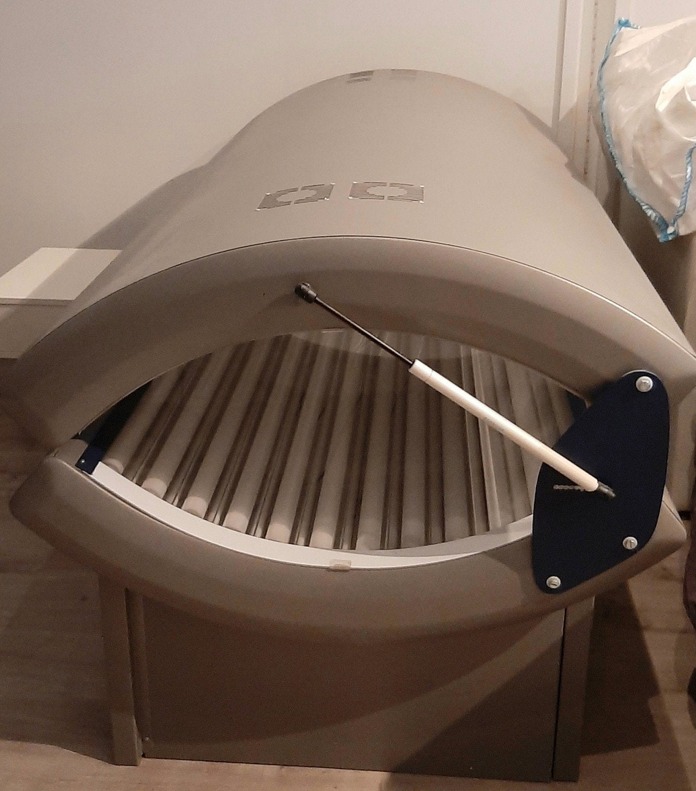 Gratis zonnebank in nieuwstaat. Weg wegens verhuis, Electroménager, Enlèvement ou Envoi, Comme neuf, Banc solaire double, 15 lampes ou plus