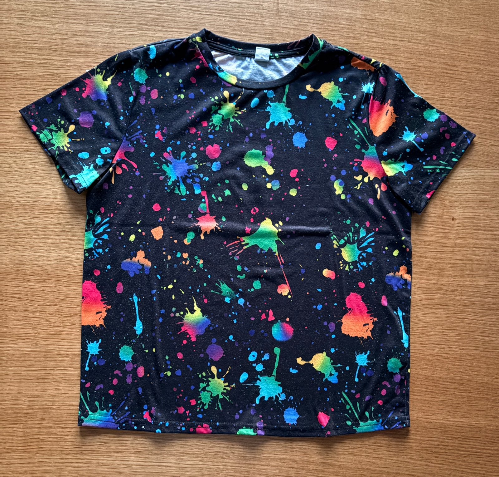 T-shirt noir avec taches multicolores - 11-12 ans - 3€, Enfants & Bébés, Enlèvement ou Envoi, Comme neuf, Garçon
