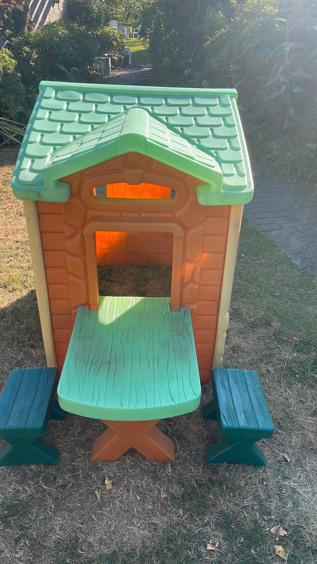 Speelhuisje met picknicktafel, Ophalen, Gebruikt, Kunststof