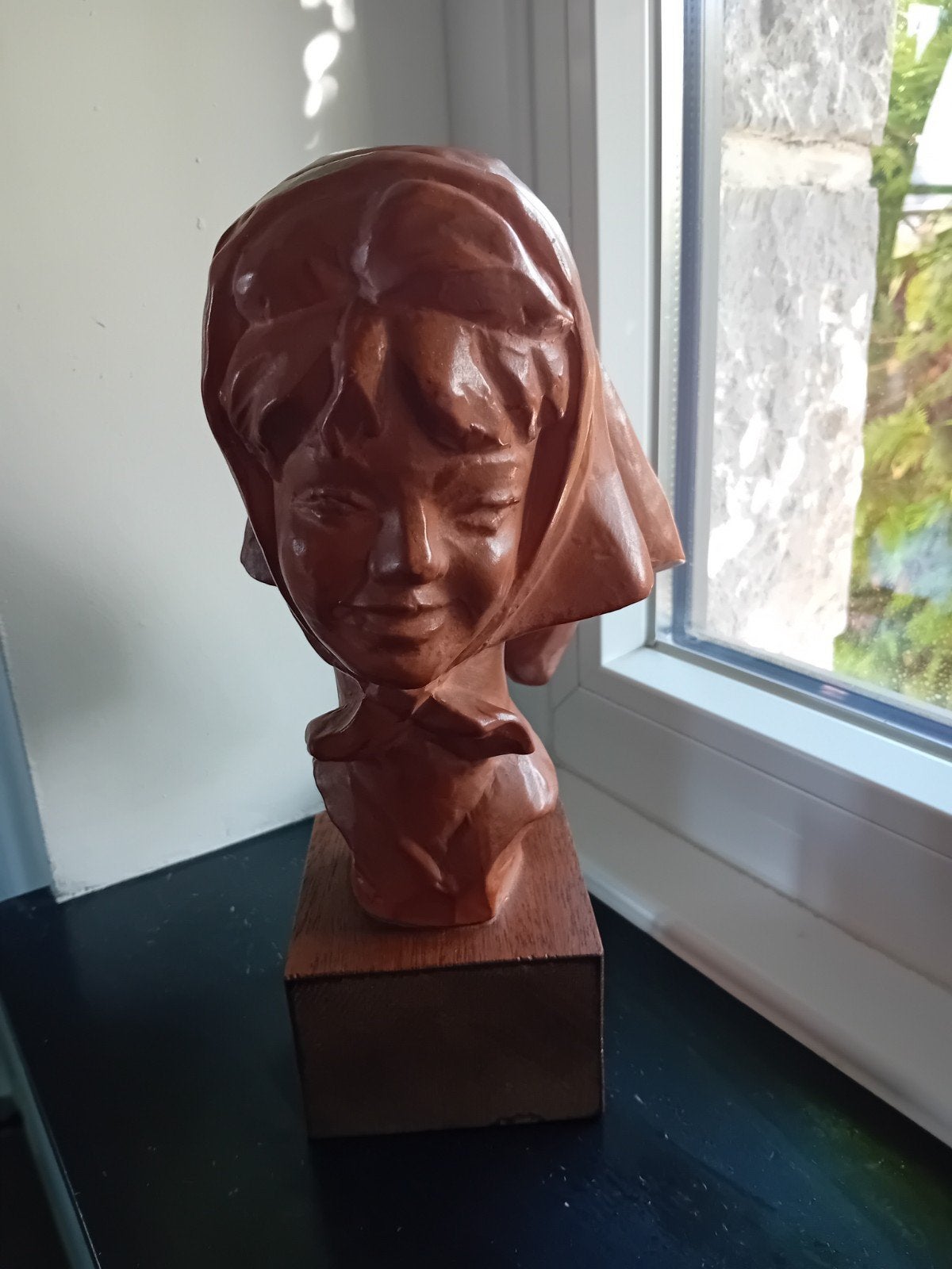 Terracotta vrouwenbuste van Paul Sersté, Antiek en Kunst, Ophalen of Verzenden, Natuurlijk materiaal, Buste, Vrouw