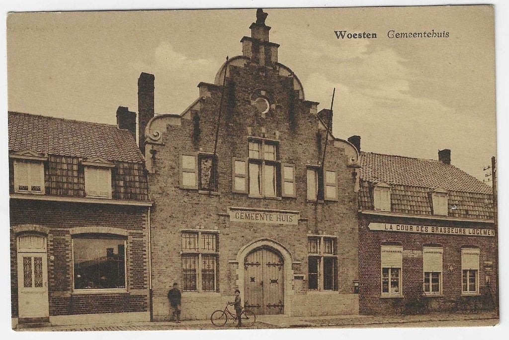 Carte postale Woesten, Hôtel de ville, Enlèvement ou Envoi, 1920 à 1940, Non affranchie, Flandre Occidentale