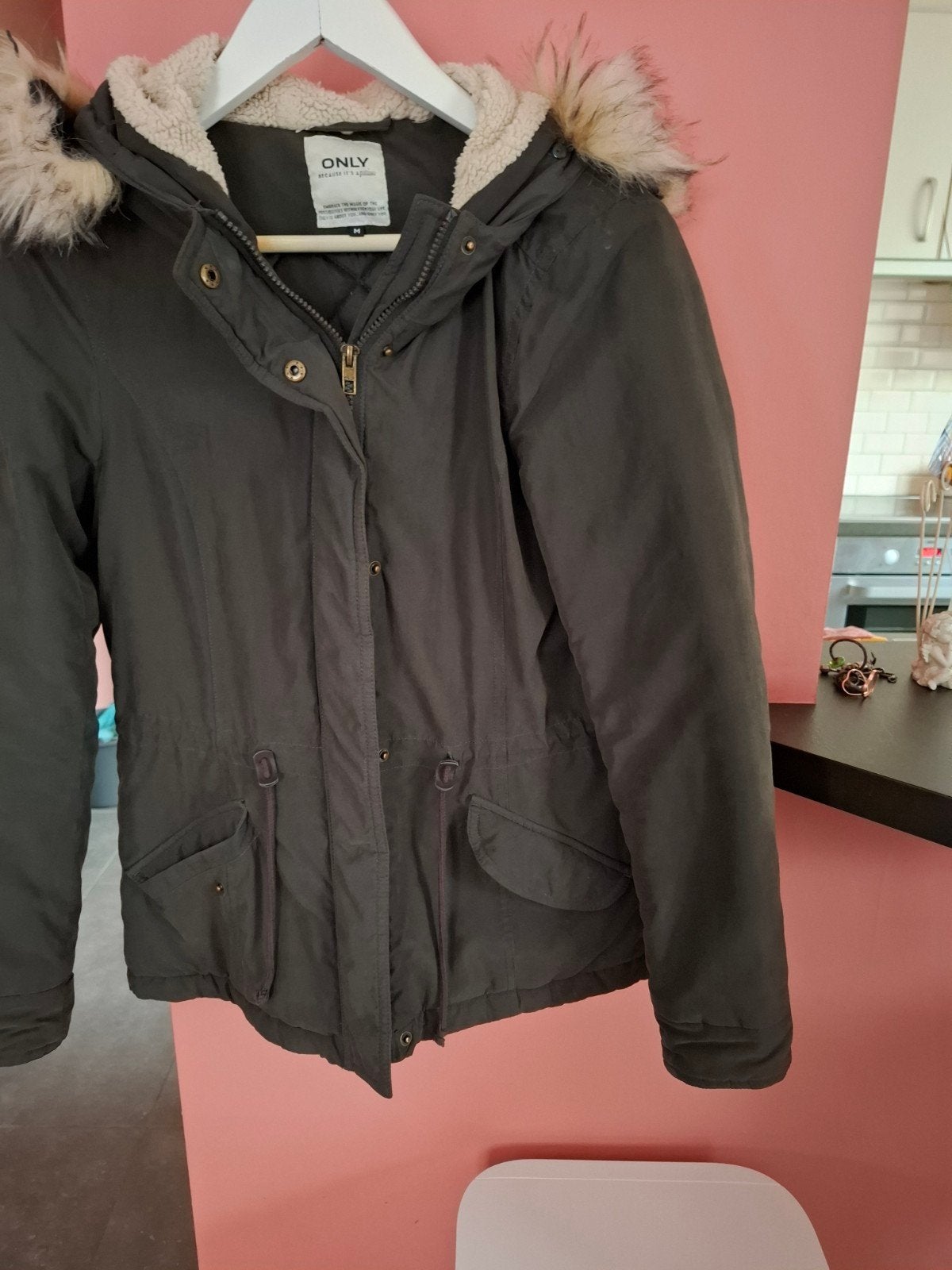 jas met kap maat medium 20 euro, Only, Ophalen of Verzenden, Zo goed als nieuw, Groen