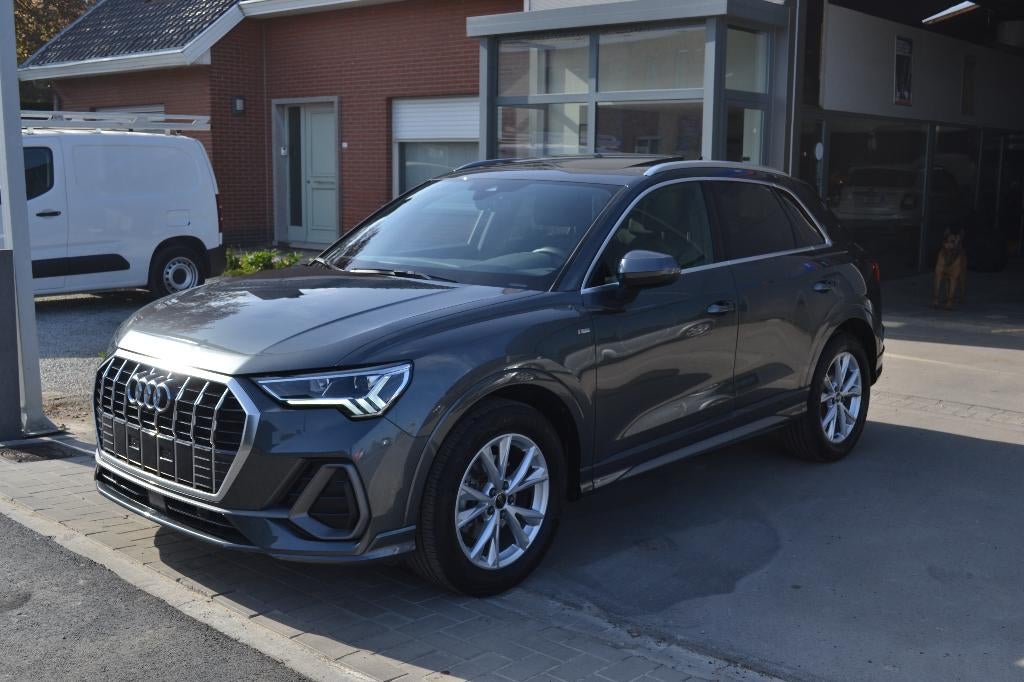 Audi Q3 PANO/LEDER/LED, Autos, Audi, Cuir, Argent ou Gris, Achat, Entreprise