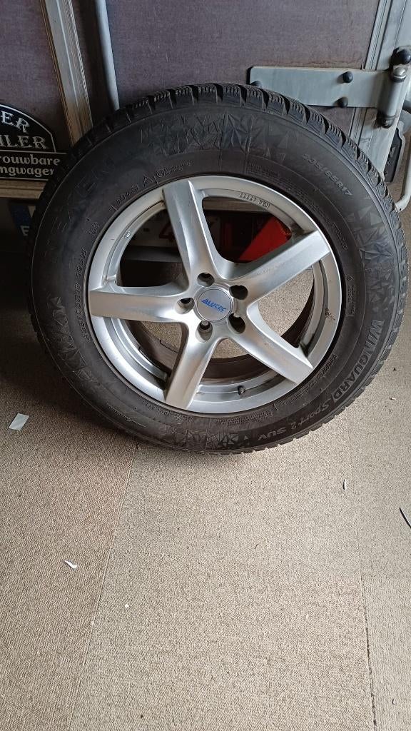 4 winterbanden + velgen kia sorento 235/65R17, Ophalen, Gebruikt, Velg(en), 17 inch