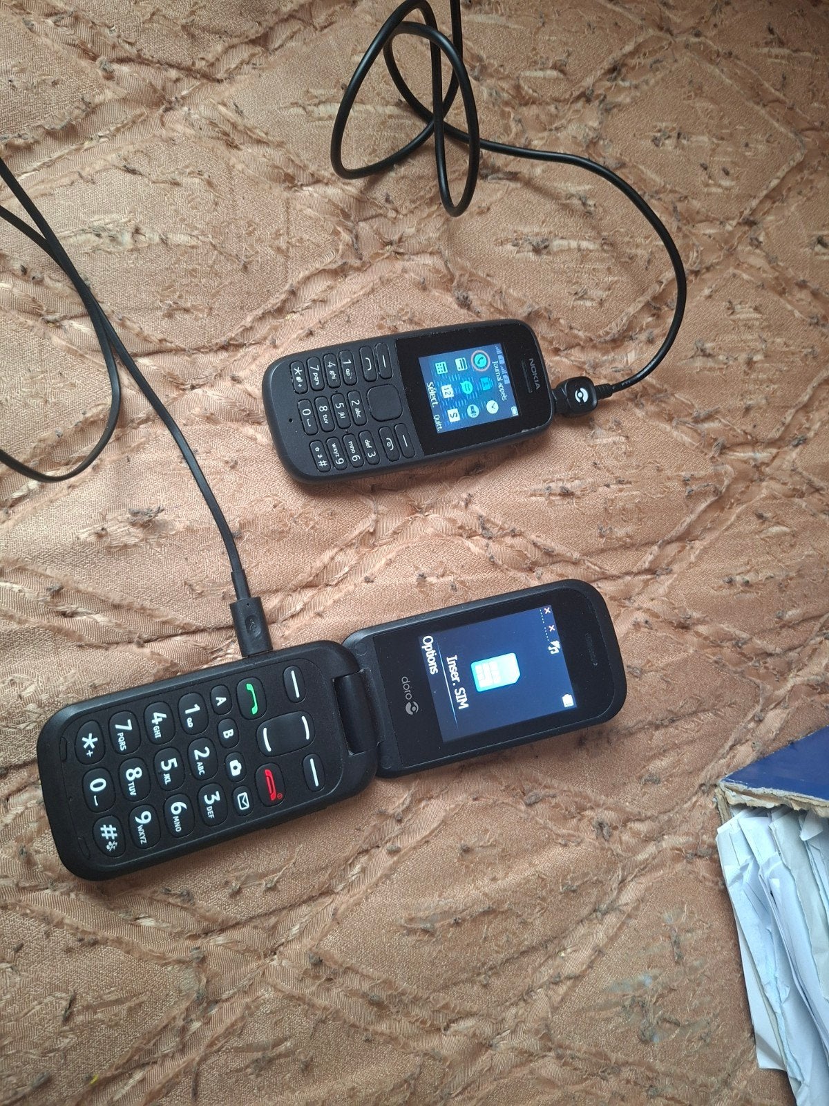 2 gms Nokia et doro, Télécoms, Téléphones fixes | Combinés & sans fil, Enlèvement ou Envoi