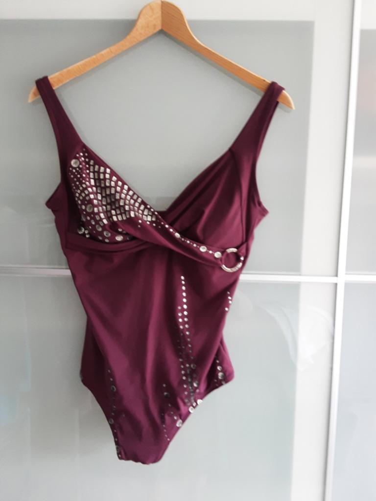 Zeer stijlvolle jersey met bordeauxrode print, Kleding | Dames, Badmode en Zwemkleding, Ophalen