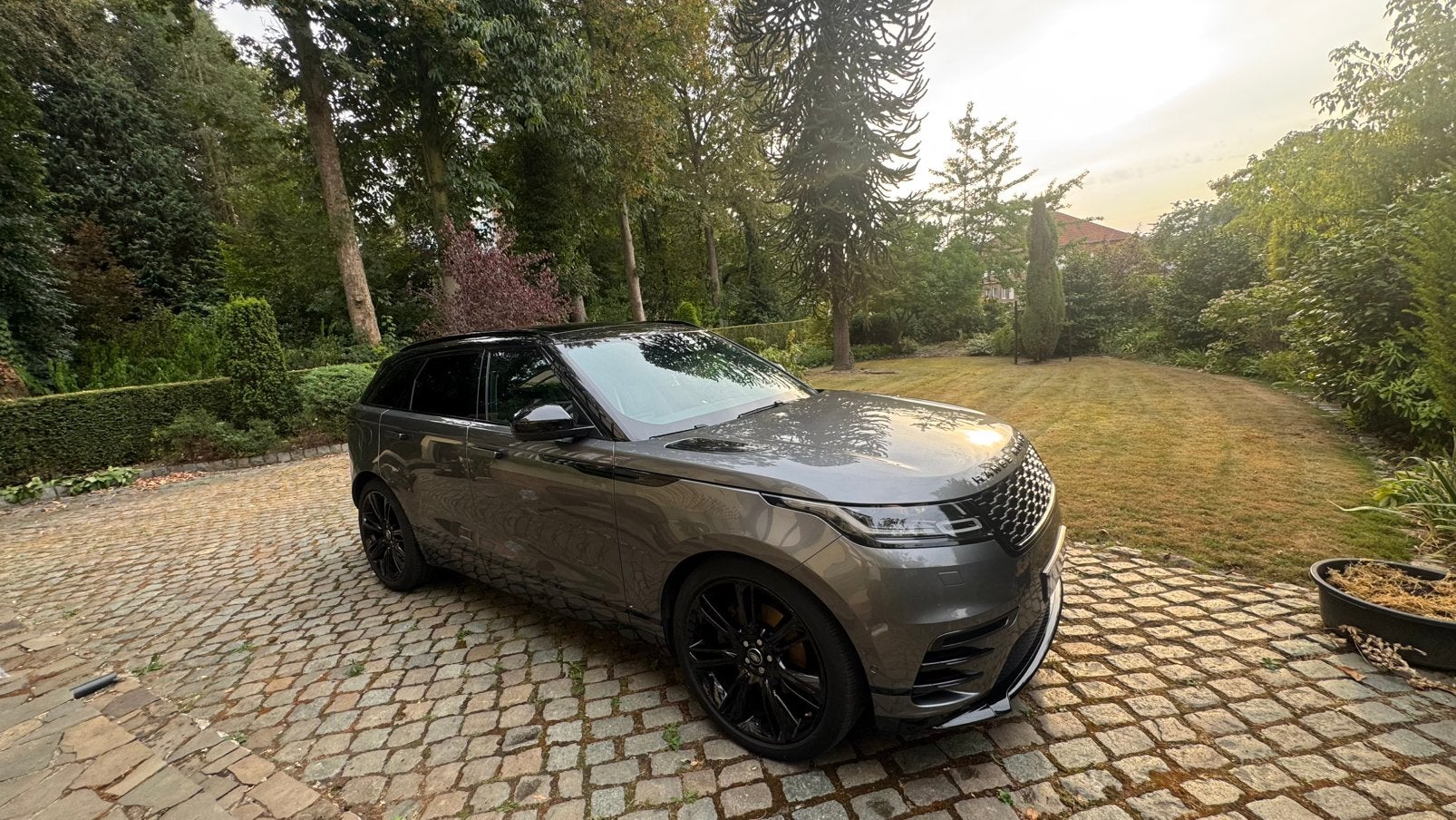 Range Rover Velar R-Dynamic D240, Cuir, Euro 6, Noir, 5 portes