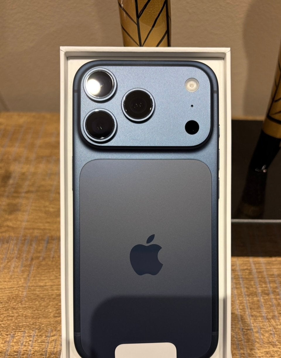 IPHONE 17 PRO DEEP BLEU 256GB, Enlèvement, Comme neuf, IPhone 17, Bleu