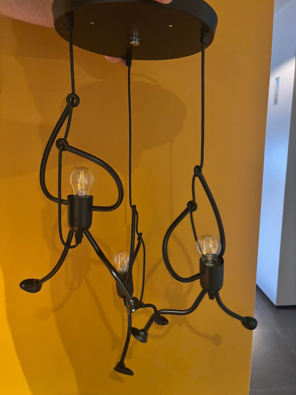 Super leuke armatuur - klimmende mannetjes - zwart, Ophalen, E27 (groot), Zo goed als nieuw, Metaal