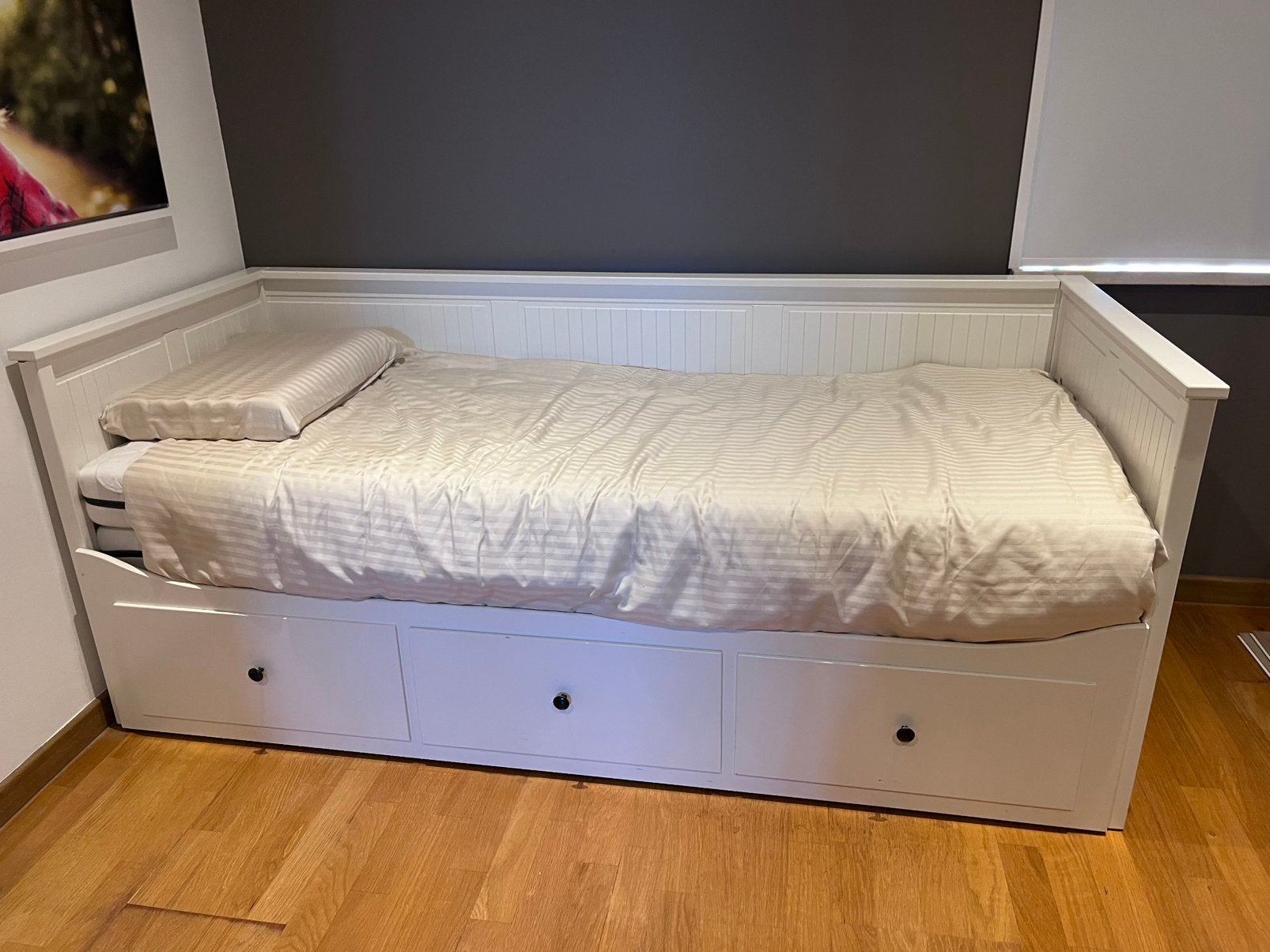 Uitschuifbare bedbank HEMNES IKEA, Ophalen, Wit, Tweepersoons, Zo goed als nieuw