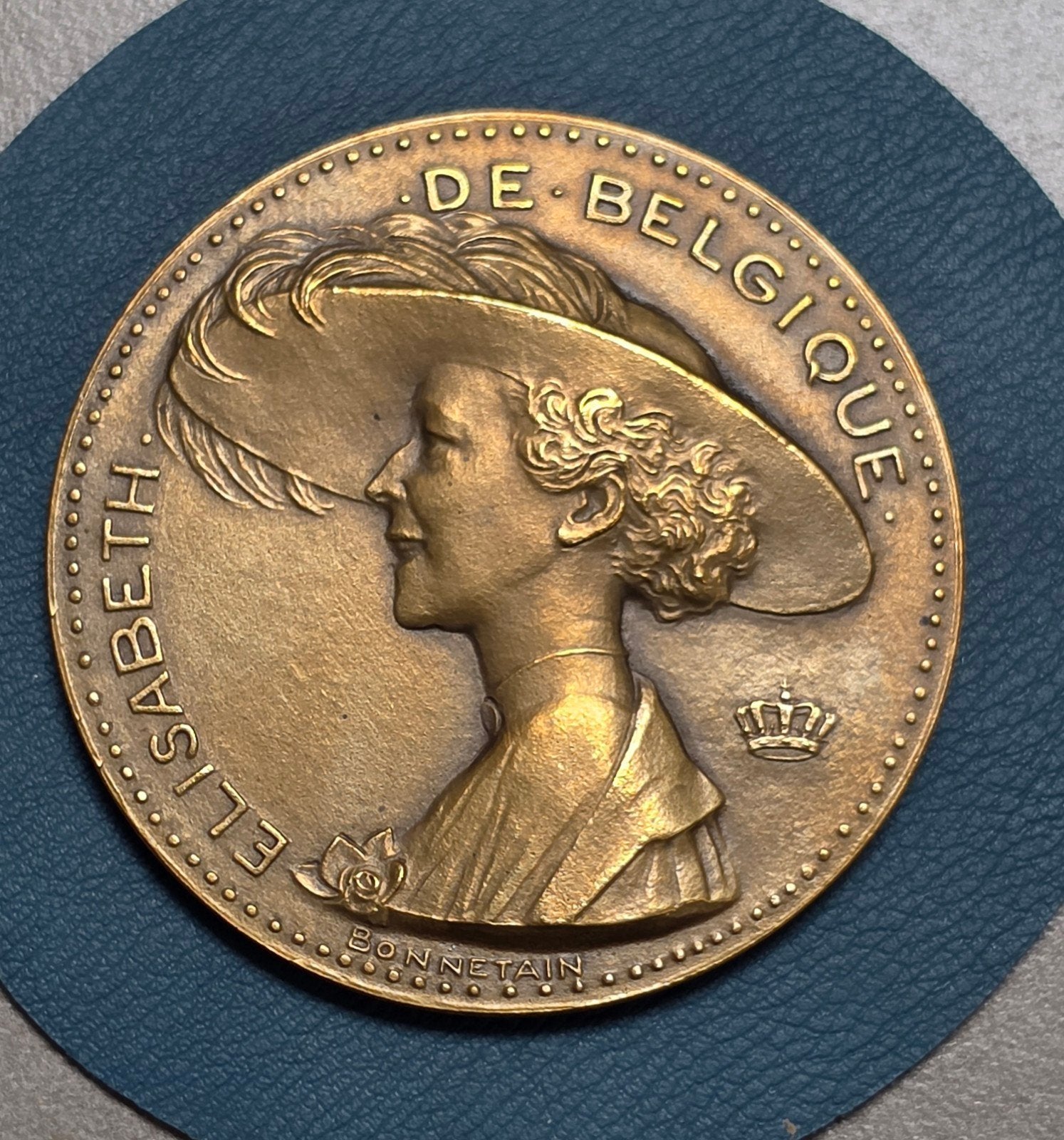 Médaille Reine Elisabeth « Les Amis de La Medaille d'Art », Timbres & Monnaies, Enlèvement ou Envoi