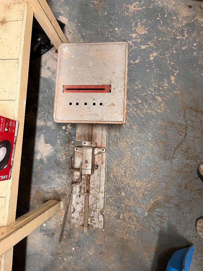 Plateau pour disqueuse, Bricolage & Construction, Enlèvement, Utilisé, Meuleuse d'angle