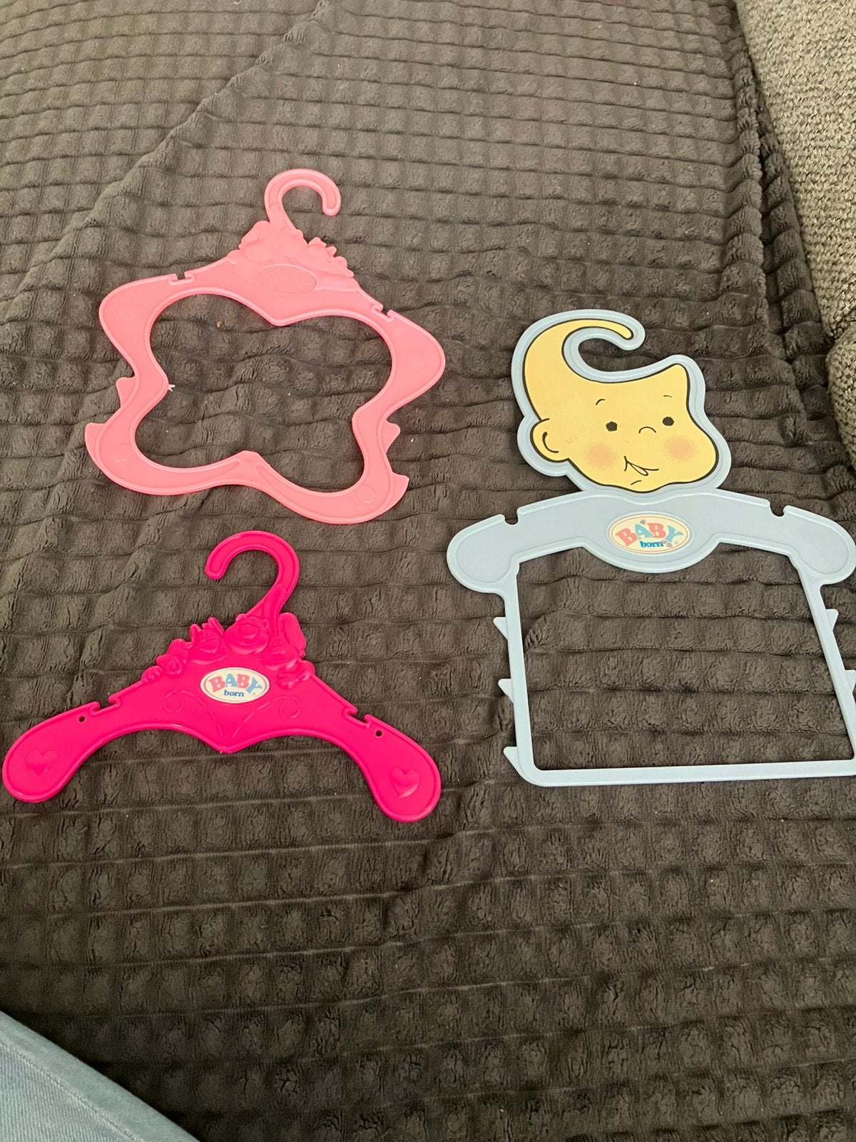 Set 3 kleerhangers baby born zapf creation voor pop, Kinderen en Baby's, Speelgoed | Poppen, Ophalen of Verzenden, Zo goed als nieuw