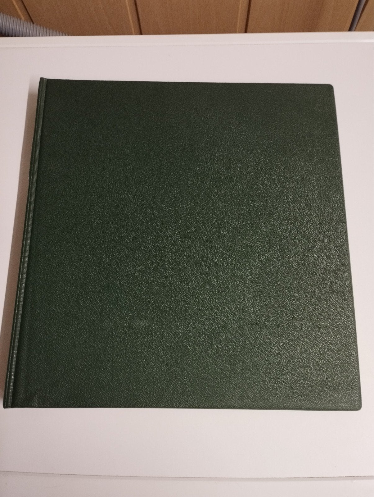 een album met speciale albumbladeren jaar 1938 tot 1947, Enlèvement