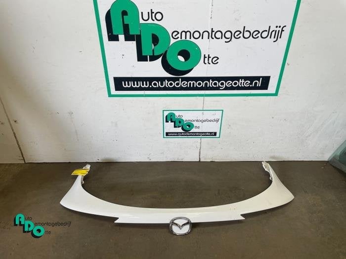 Moulure hayon d'un Mazda CX-30 (CX-30 19-) (ONBEKEND), -, 3 mois de garantie, Mazda, Utilisé