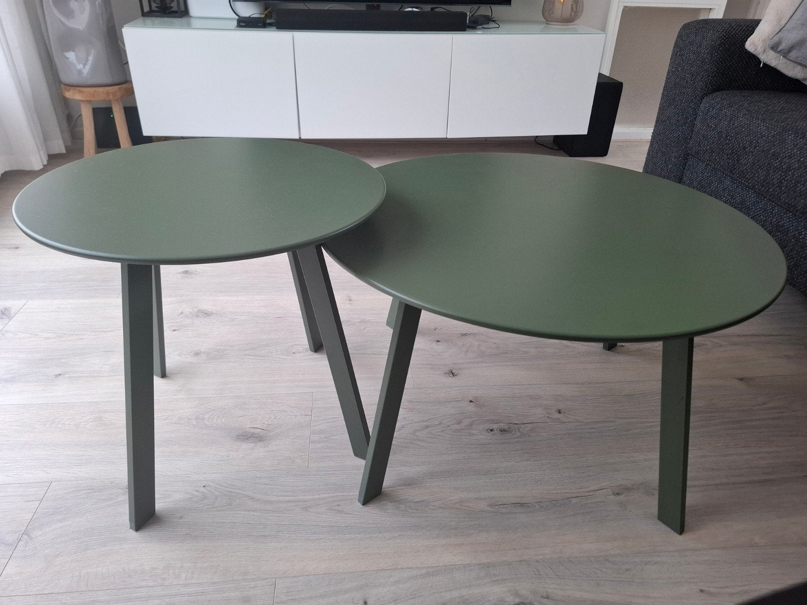 2 mooie bijzettafeltjes, Huis en Inrichting, 50 – 75, Rond, Metaal, 50 tot 100 cm