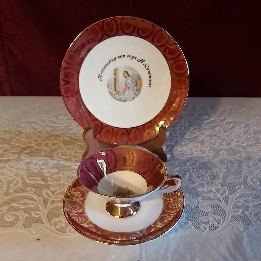 Communion en porcelaine tasse soucoupe, assiette 1950-5 sets, Antiquités & Art, Enlèvement ou Envoi