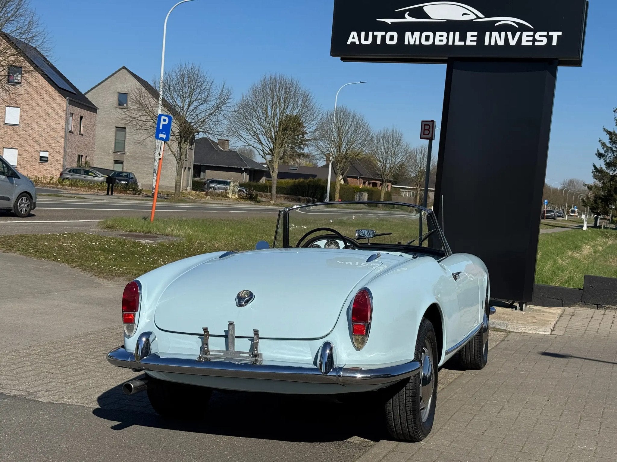 Alfa Romeo Giulietta Spider 1300 cc Complètement restaurée, Autos, Cuir, 80 ch, Achat, Entreprise