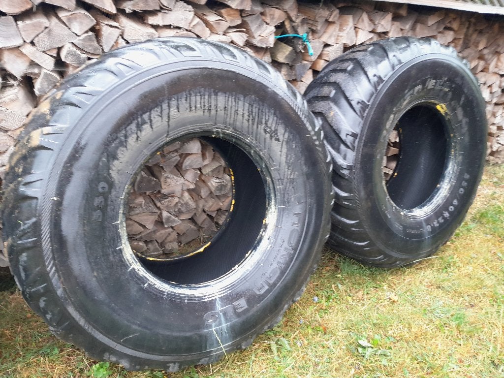 2 pneus occasion 550/60R22.5, Zakelijke goederen, Landbouw | Onderdelen | Banden, Velgen en Assen, Ophalen