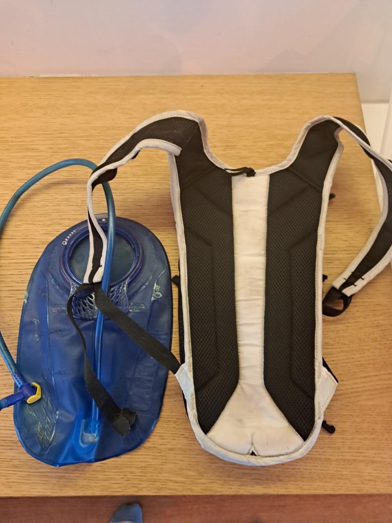 Camelbak rogue 2 liter, Ophalen