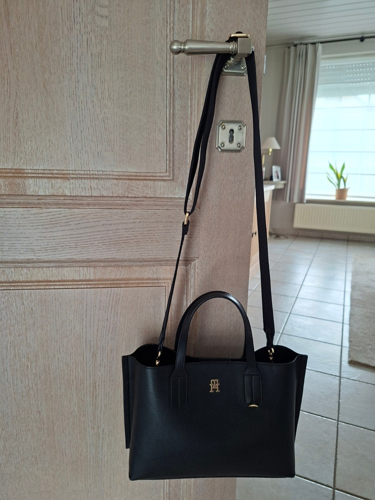 Zwarte handtas tommy hilfiger amper gebruikt, Ophalen, Zo goed als nieuw, Zwart, Handtas