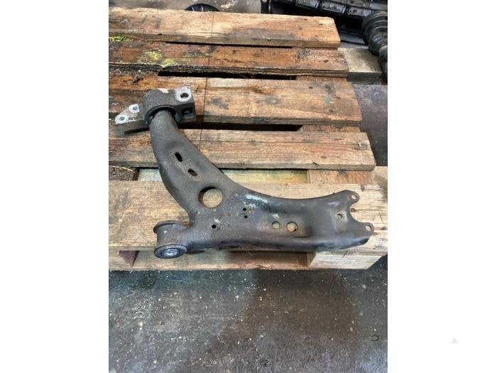 Bras de suspension avant gauche d'un Volkswagen Golf, Volkswagen, -, 3 mois de garantie, Utilisé