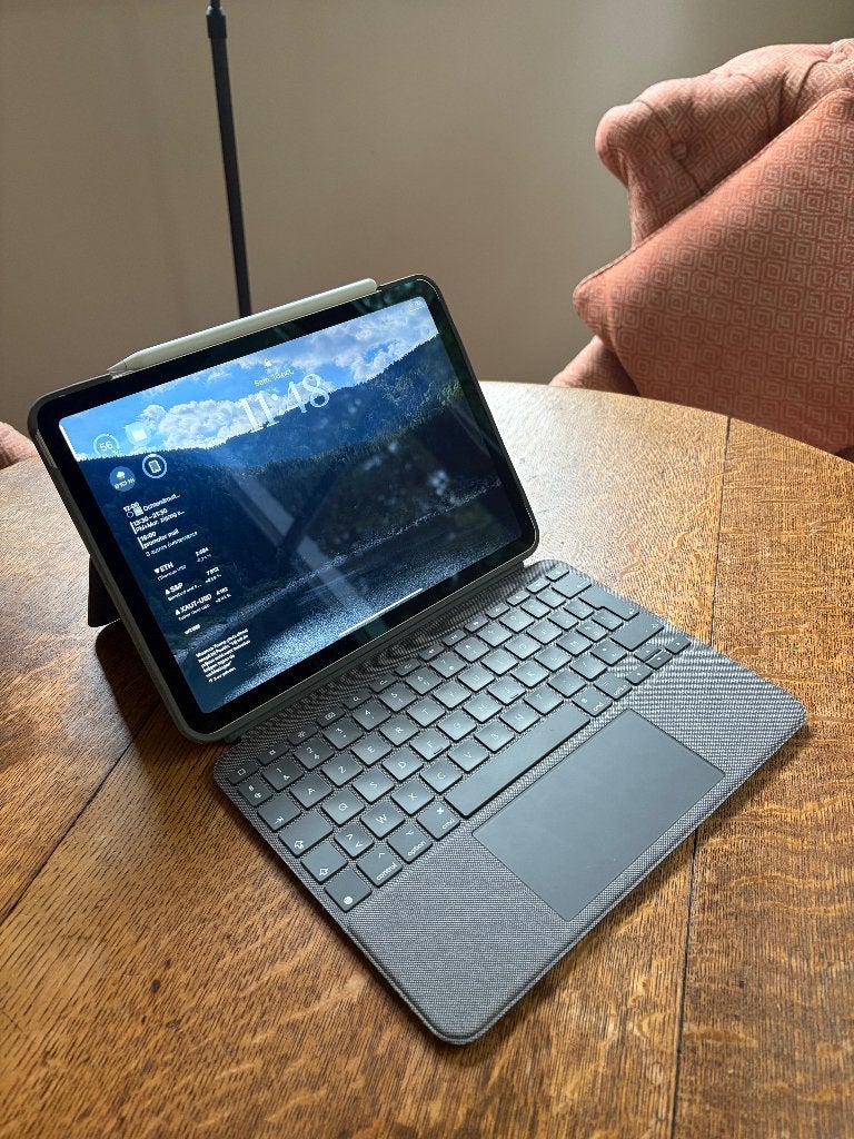 iPad Air M1 (2022) 64GB + Apple Pencil 2 + Logitech Combo T., Computers en Software, Apple iPad Air, 11 inch, Ophalen of Verzenden