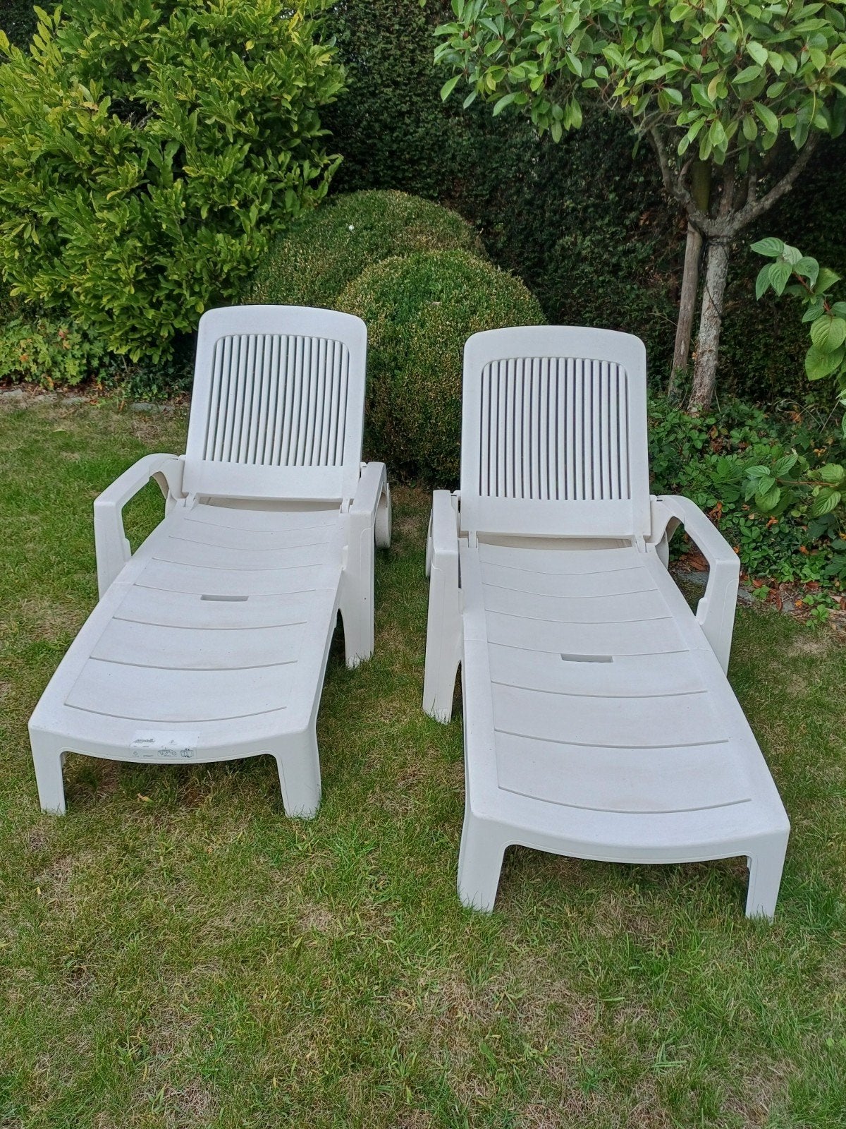 Chaises longues blanches Grosfillex, Enlèvement, Comme neuf
