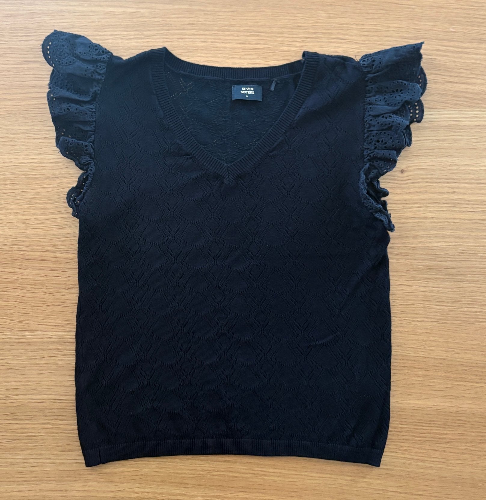 Blouse noire avec manches volantées SEVEN SISTERS - S - 7€, Kleding | Dames, Blouses en Tunieken, Ophalen of Verzenden, Zo goed als nieuw