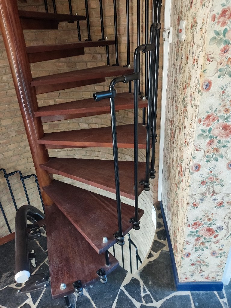 escalier tournant, Enlèvement, Utilisé, Escalier, 4 mètres ou plus