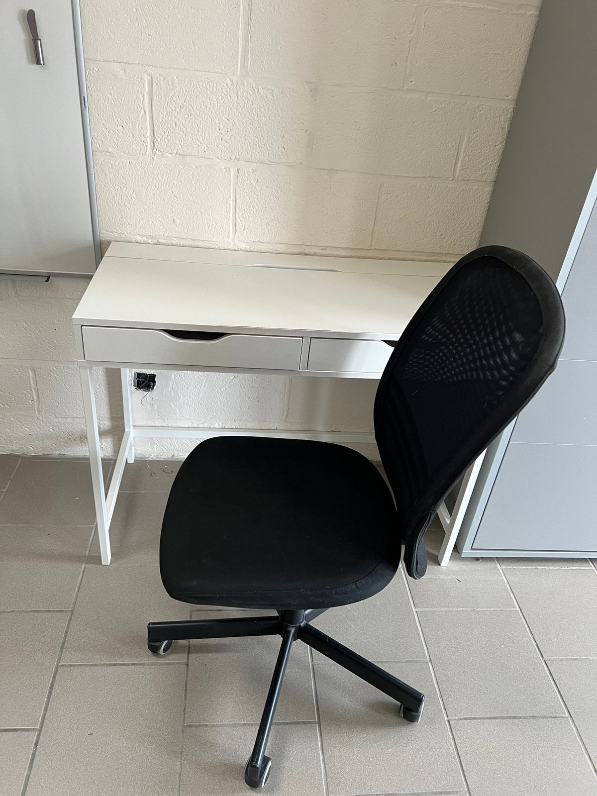 Un bureau blanc + chaise de bureau voir photos/mesures, Maison & Meubles, Enlèvement, Comme neuf, Blanc, Chaise de bureau