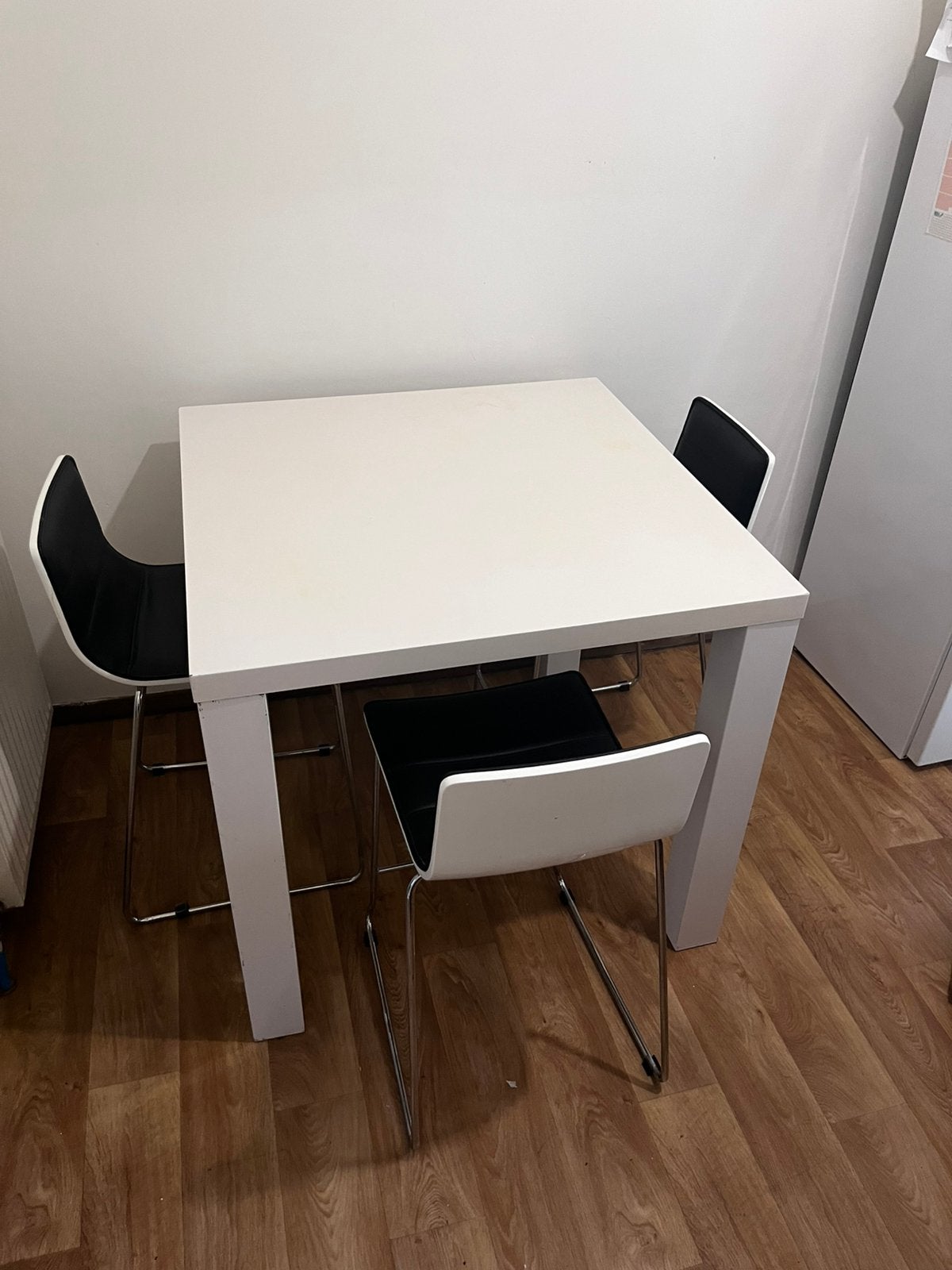 Table haute 4 chaises haute bruxelles, Enlèvement, Comme neuf