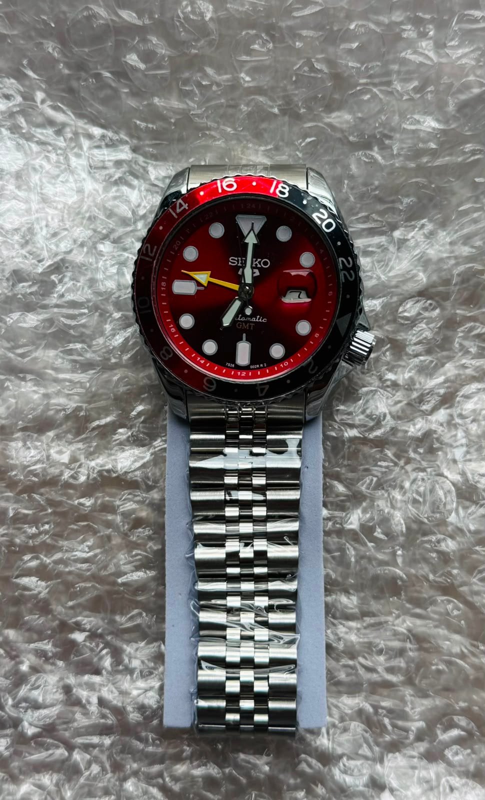 Seiko MODS GMT Automatique – Cadran Rouge – Bracelet Jubilee, Enlèvement ou Envoi, Acier, Acier, Seiko