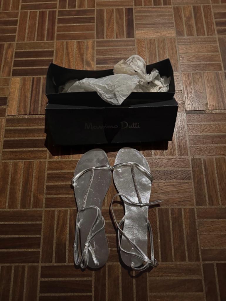 Nieuwe zilveren sandalen Massimo Dutti, Kleding | Dames, Ophalen, Nieuw, Sandalen of Muiltjes, Grijs